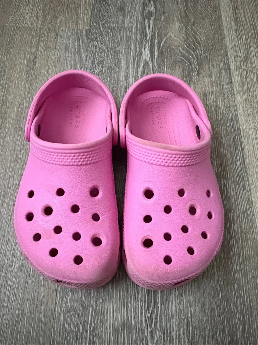 CROCS Kids Classic Clog in Bright Pink